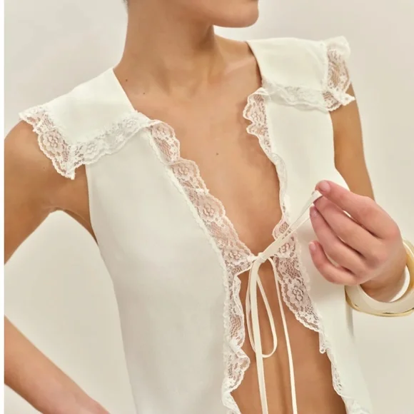 ✨ SALE✨ Reformation Clarisse Top Gossamer Cream Lace French Bow Open Front - Picture 3 of 9